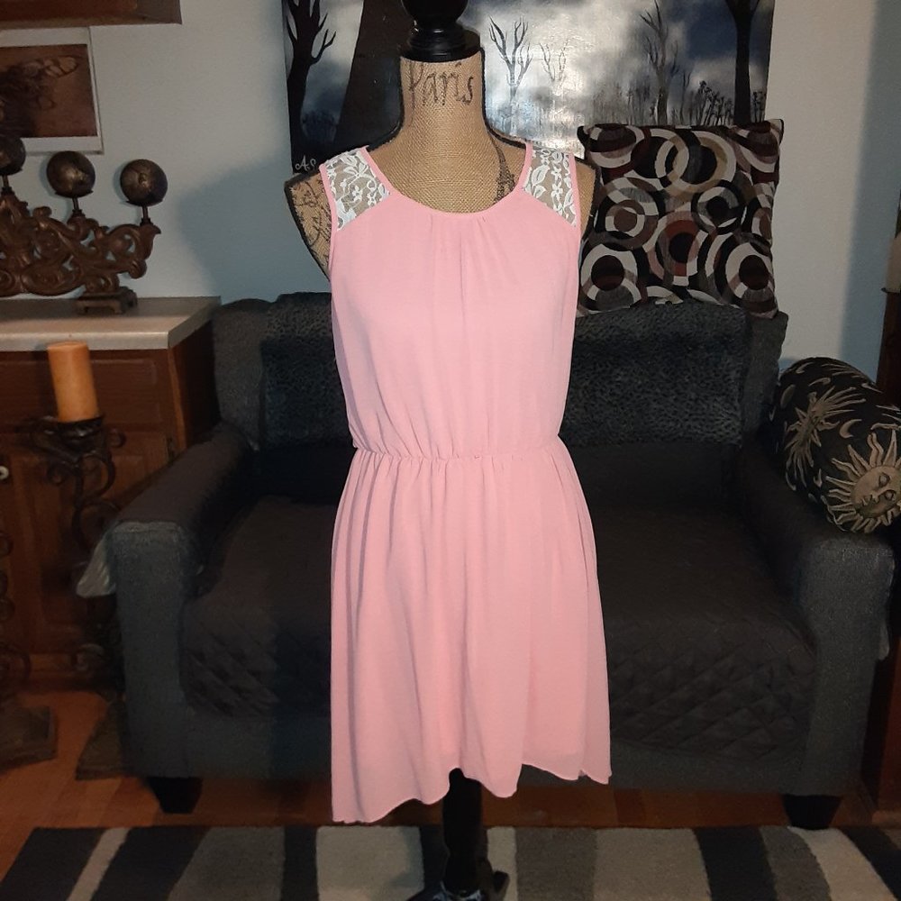 womans sleeveless dress lace pink size large